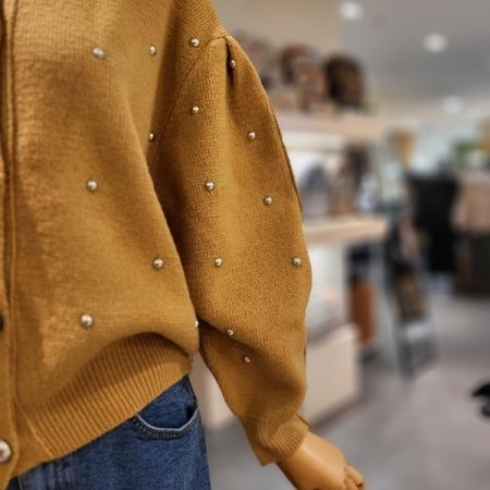 진주 장식 봉소매 가디건