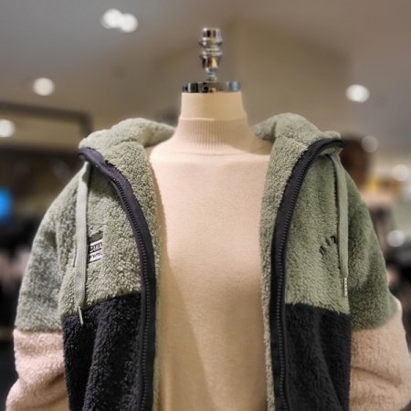 노이즈 부클 점퍼