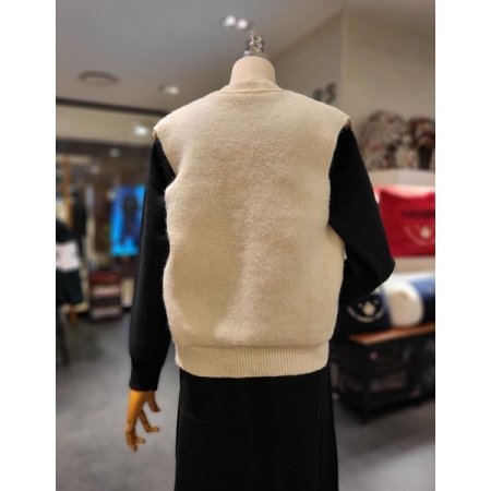 V넥 경량 베스트