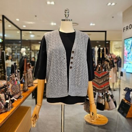 단추 포인트 니트 베스트