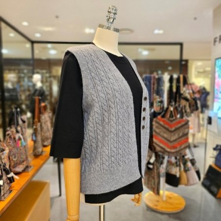 단추 포인트 니트 베스트