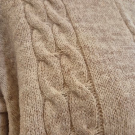 오버핏 꽈배기 터틀넥 니트