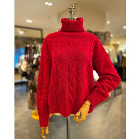 오버핏 꽈배기 터틀넥 니트