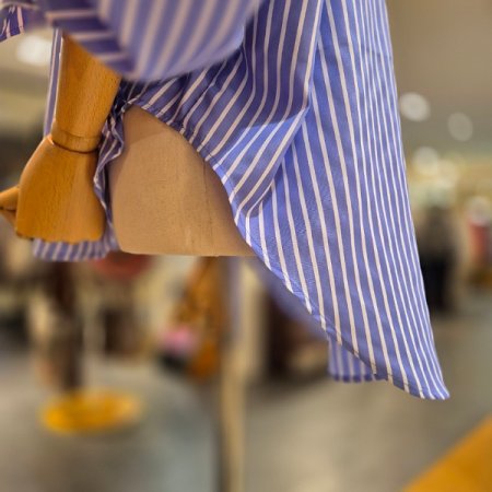 절개선 루즈핏 스트라이프 셔츠