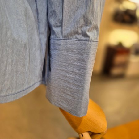 루즈핏 뒷트임 카라 셔츠