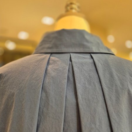 핀턱 주름 언발 카라 셔츠