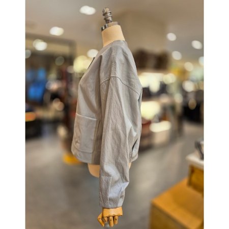 핀턱주름 라운드 레더 점퍼