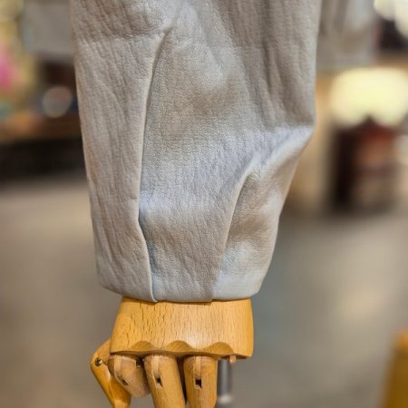 핀턱주름 라운드 레더 점퍼