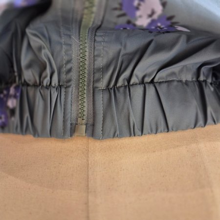 슬림 밑단 플라워 집업 점퍼