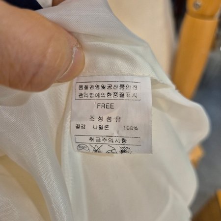 루즈핏 밑단 스트링 바람막이 점퍼