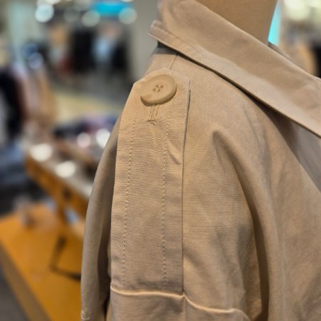 소매 배색 숏 트렌치코트